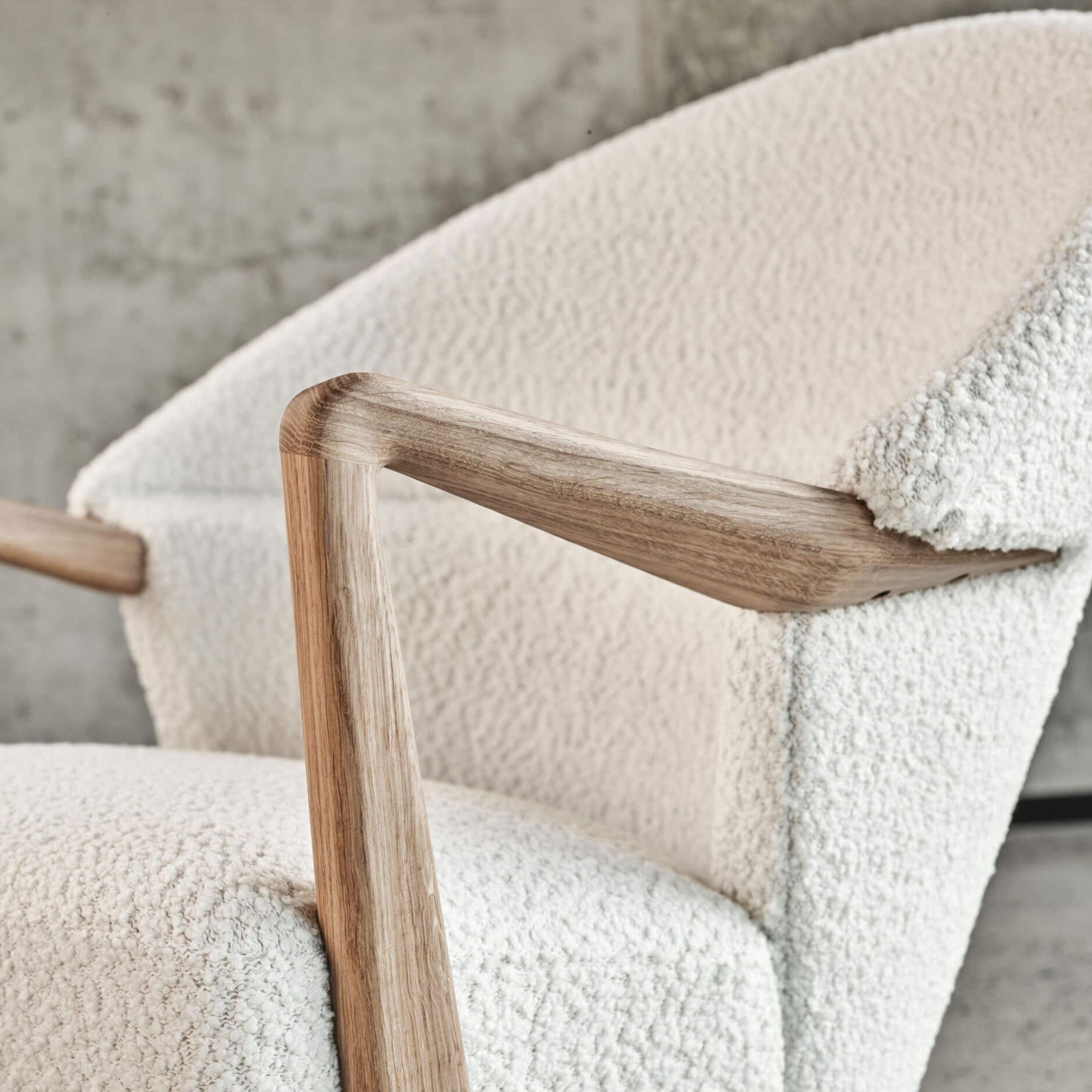 Eikund UnFluffy Lounge Chair Back Detail kvadrat ELLE 0200 Side Oak Oil Frame