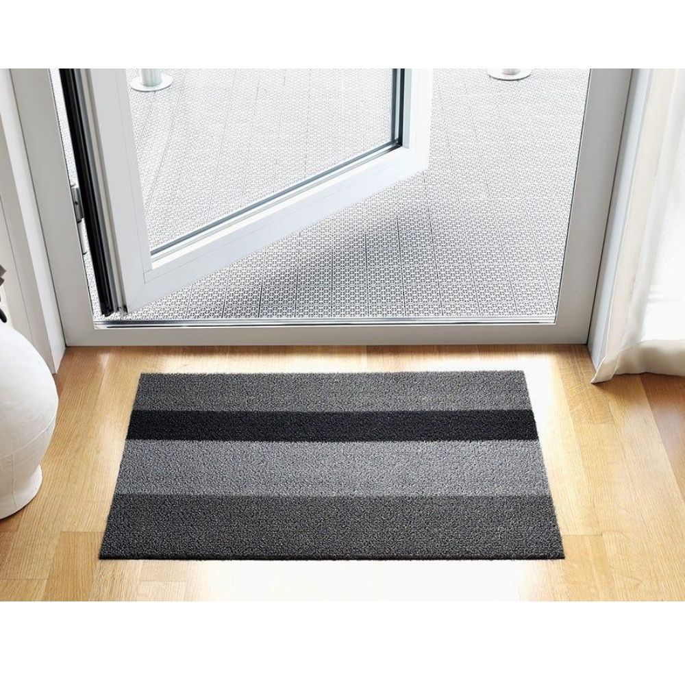 Chilewich Bold Stripe Shag Doormat - Silver/Black