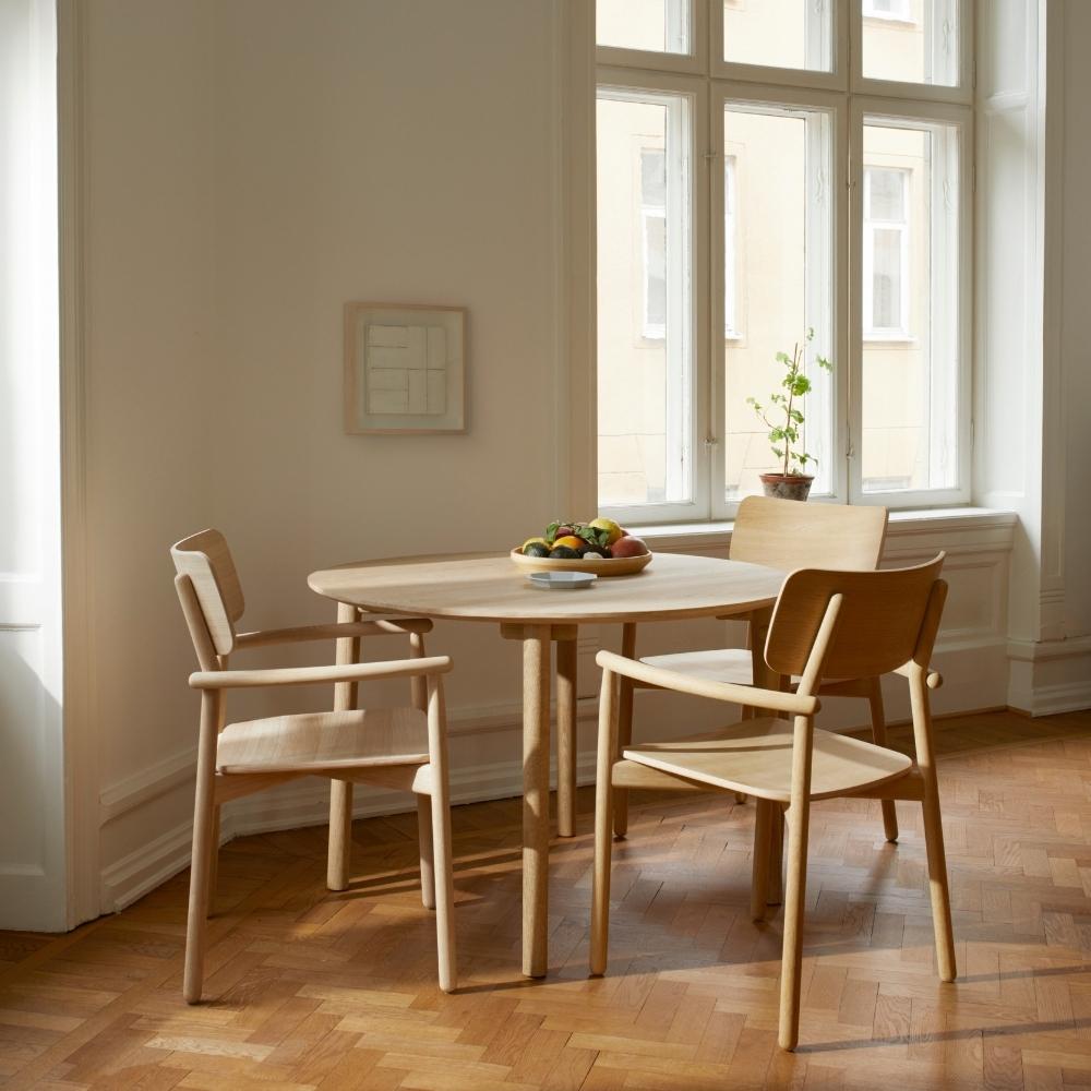 Round dining table discount with arm chairs